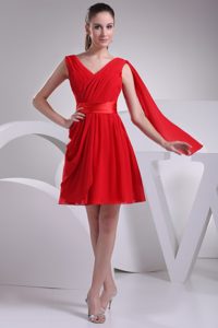 Red Chiffon Short A-line V-neck Ruched Debs Dress in Quebec City