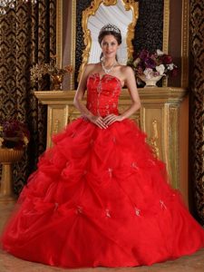Red Ball Gown Strapless Pick-ups and Appliques Dresses For 15