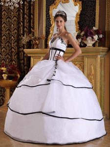 Simple 2014 Appliques White Tiered Dresses For Quinceaneras