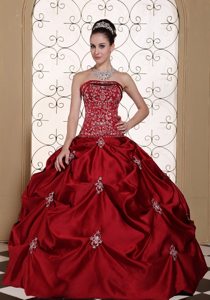 Embroidery Strapless Pick-ups Wine Red Taffeta Quinceaneras Dresses