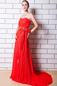 Red Column Strapless Pleated Prom Dress with Bowknot Brush Train