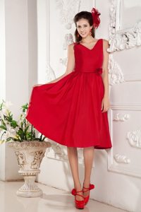 V-neck Red Short Taffeta Prom Dress with Hand Made Flowers