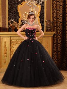 Black Strapless Tulle Floor-length Quinceanera Gown with Appliques