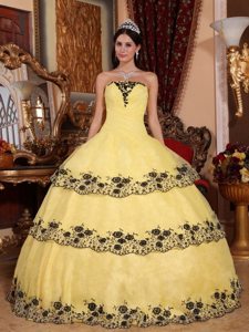 Yellow Strapless Sweet 15 Dresses with Black Lace Appliques
