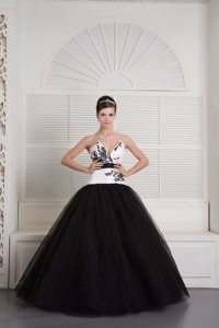 Embroidered White and Black v Neck Organza Quinceanera Dresses