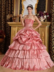 Appliqued Pink Taffeta Quinceanera Dresses with Ruffled Layers