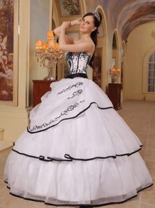 White Organza Quinceanera Gown Dresses with Embroidery and Frills