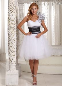 White Tulle Prom Homecoming Dresses Sweetheart with Ruffles and Sash