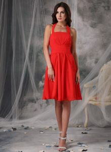Ruched Red Knee-length Empire Chiffon Dama Dress with Halter