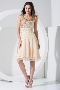 V-neck Knee-length Sash Prom Dresses with Sequins and Ruching