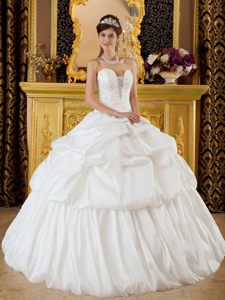 Princess White Quinceanera Gowns Beading and Ruffles Floor-length