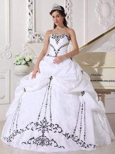 White Taffeta Sweet 15 Dresses with Pick ups and Embroidery 2014