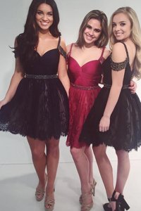 Hot Selling Lace Sleeveless Zipper Mini Length Beading Dress for Prom