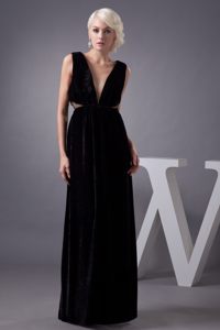 Charming Black Prom Gown Plunging Neckline with Cutouts Waist