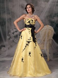 A-line Yellow Prom Dresses Strapless Appliques And Sash in Fashion