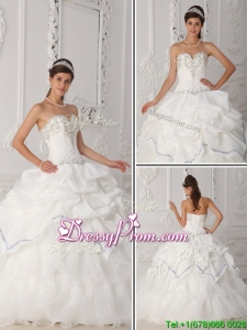 Winter Beautiful White Sweetheart Quinceanera Gowns with Beading