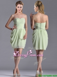 2016 Popular Ruched Decorated Bodice Short Dama Dress in Yellow Green