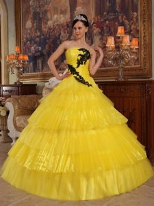 Classy Multi-tiered Yellow Dress for Quinceanera Appliques Strapless