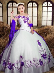 Custom Designed White Sleeveless Floor Length Embroidery Lace Up Vestidos de Quinceanera