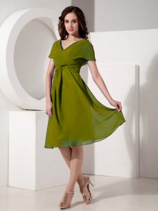 Eye-catching Olive Green Empire Chiffon V-neck Short Sleeves Ruching Knee Length Zipper Prom Dresses