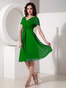 Spectacular Green Zipper Prom Dresses Ruching Short Sleeves Knee Length