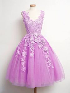 Knee Length Lilac Dama Dress for Quinceanera V-neck Sleeveless Lace Up