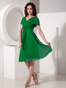 Green Short Sleeves Knee Length Ruching Zipper Prom Dress