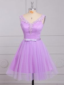 Chic V-neck Sleeveless Quinceanera Court of Honor Dress Mini Length Appliques and Belt Lilac Lace
