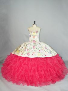 Hot Selling Sweetheart Sleeveless Lace Up Quince Ball Gowns White And Red Organza
