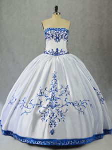 Sleeveless Satin Floor Length Lace Up 15th Birthday Dress in Blue And White with Embroidery