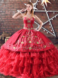 Red Embroidery and Ruffled Layers Vestidos de Quinceanera Organza