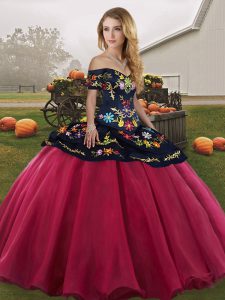 Dynamic Floor Length Lace Up Quinceanera Gowns Red And Black for Military Ball and Sweet 16 and Quinceanera with Embroidery