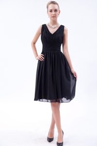 V-neck Knee-length Empire Black Chiffon Prom Dress with Ruche