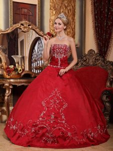 Embroidery Wine Red Strapless Floor-length Satin Dresses For 15