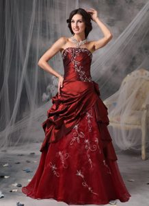 A-Line Prom Dress with White Appliques and Ruffles in Burgundy