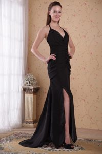 Black Halter Forming V Neck Ruching Prom Dress with Sexy Slit