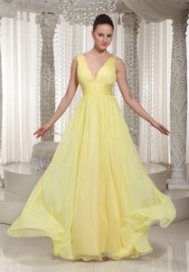 Light Yellow Ruching V-neck Long Prom Dress 2013 Party Style