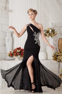 Sexy Black One Shoulder Brush Prom Dress Beading Decorate