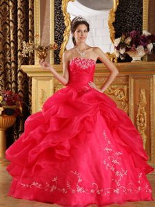 Strapless Red Ball Gown Sweet 16 Dresses with Appliques