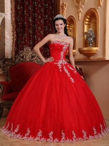 Red Lace Appliques Tulle Sweet Sixteen Quinceanera Dresses