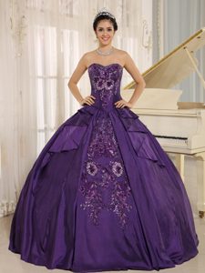 Eggplant Purple Embroidery Taffeta Dresses For Quinceaneraes