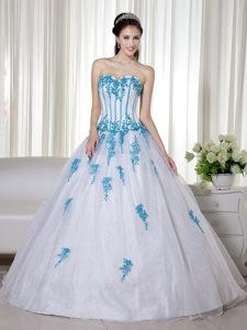 White Sweetheart Sweet 16 Quinceanera Dress with Blue Appliques
