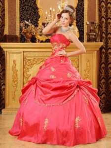 Ruched Strapless Beading and Appliques Red Taffeta Quinceanera Dress