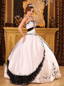 Embroidery Strapless White Satin Floor-length Dresses For a Quinceanera