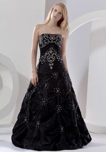 2013 Trendy A-line Embroidery Beaded Black Prom Dress On Sale