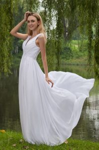 Classic Sleeveless White V-neck Chiffon Prom Gown Dress Floor-length