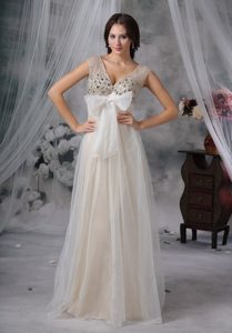V-neck Beading Organza White Prom Holiday Dresses with Bowknot