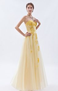 Sweetheart Light Yellow A-line Prom Dress with Beaded Appliques