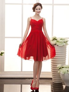 Wine Red A-line Spaghetti Straps Sleeveless Chiffon Knee Length Zipper Ruching Evening Dress