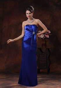 Brooch and Ruches Accent Long Prom formal Dresses in Royal Blue